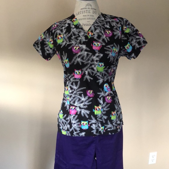 Cute Owls Scrub Top - Picture 6 of 6